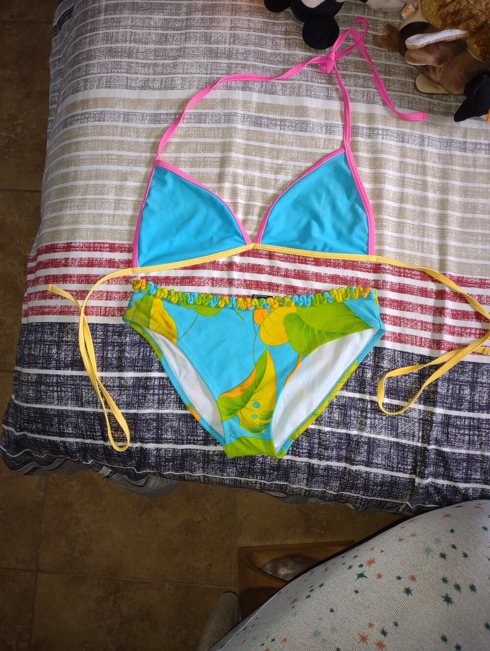 Colorful & Tropical Bikini Set - Picture 3 of 3